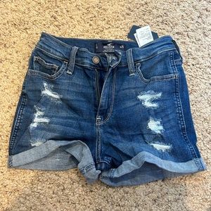 Women Hollister High Rise Short 3” jean shorts Brand New with Tags!! Size 1 W 25